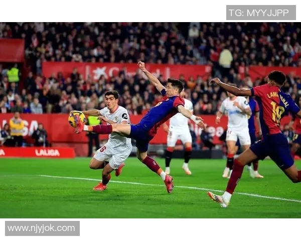 世界足球明星经典瞬间回顾与传奇时刻的精彩呈现